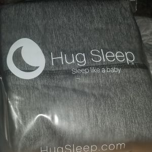 BNIB Hug Sleep Move XL